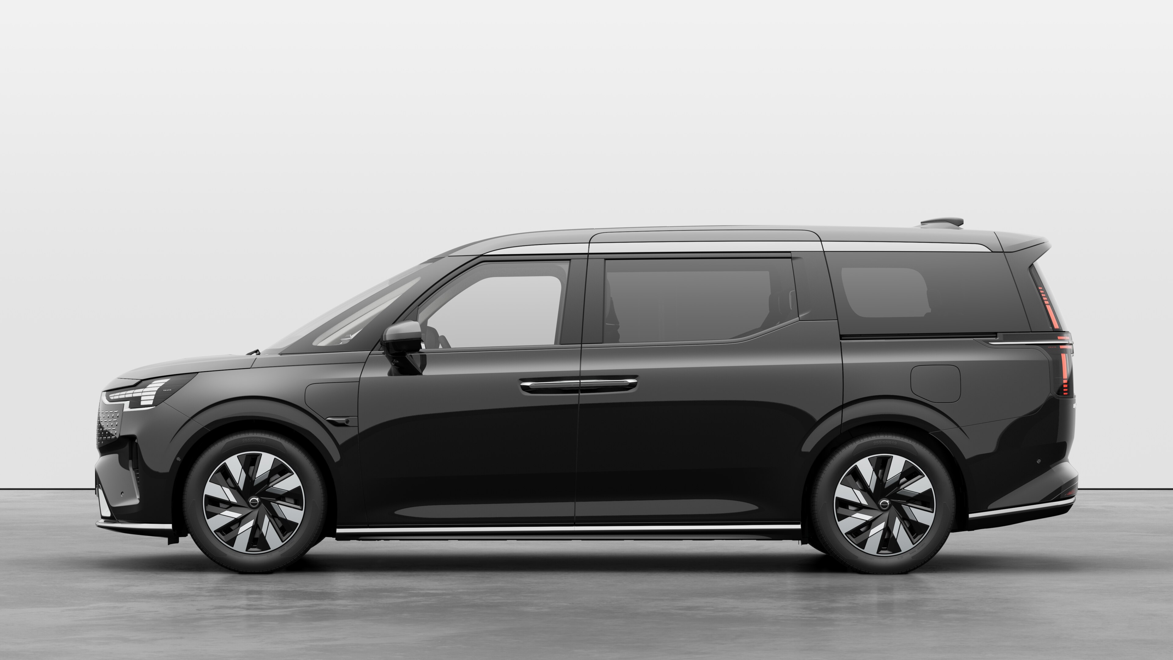 沃尔沃汽车在朴素的工作室背景下的侧视图。不存在其他详细信息或标识符。