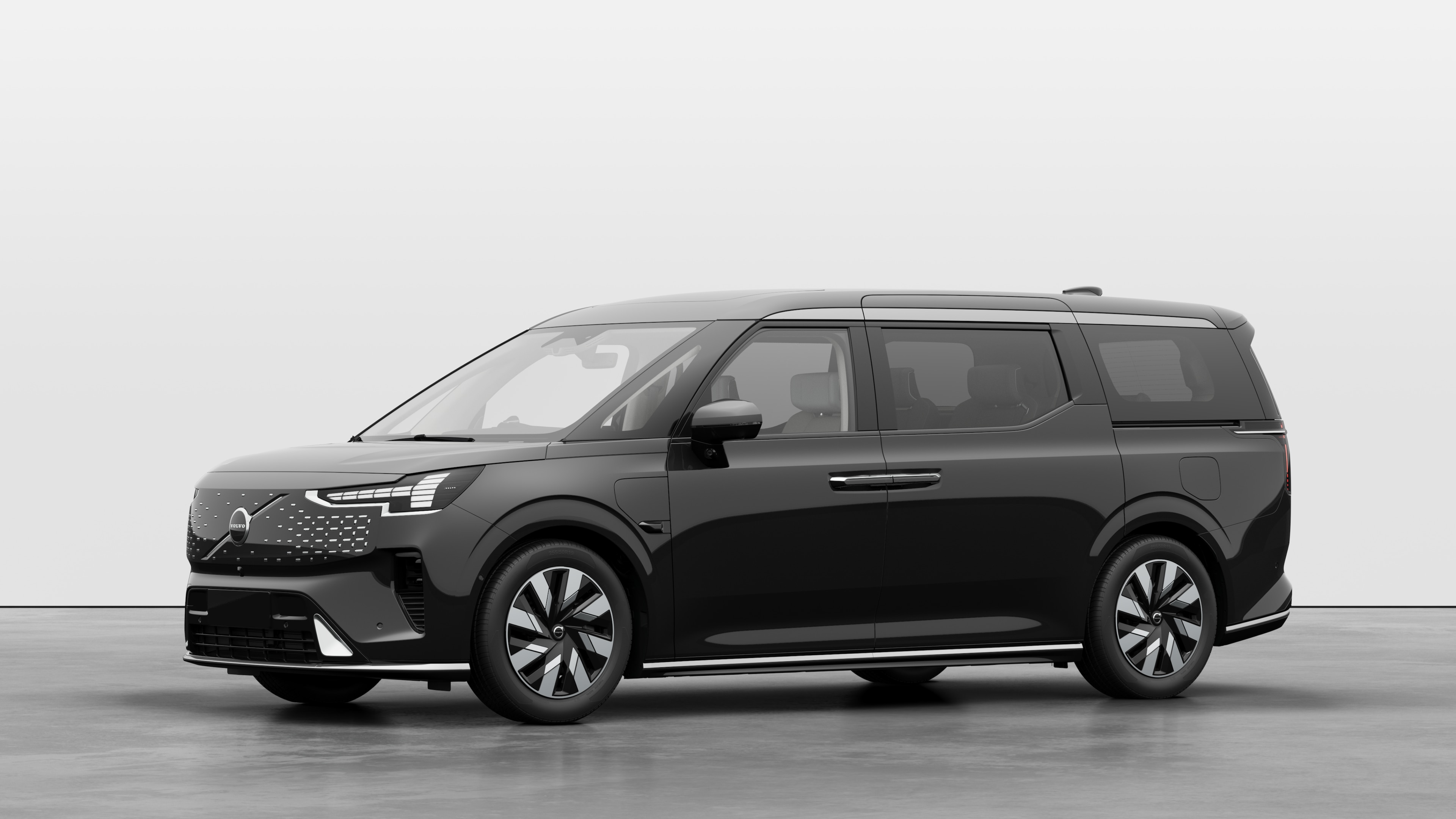 沃尔沃汽车外观四分之三视图，朴素的工作室背景。