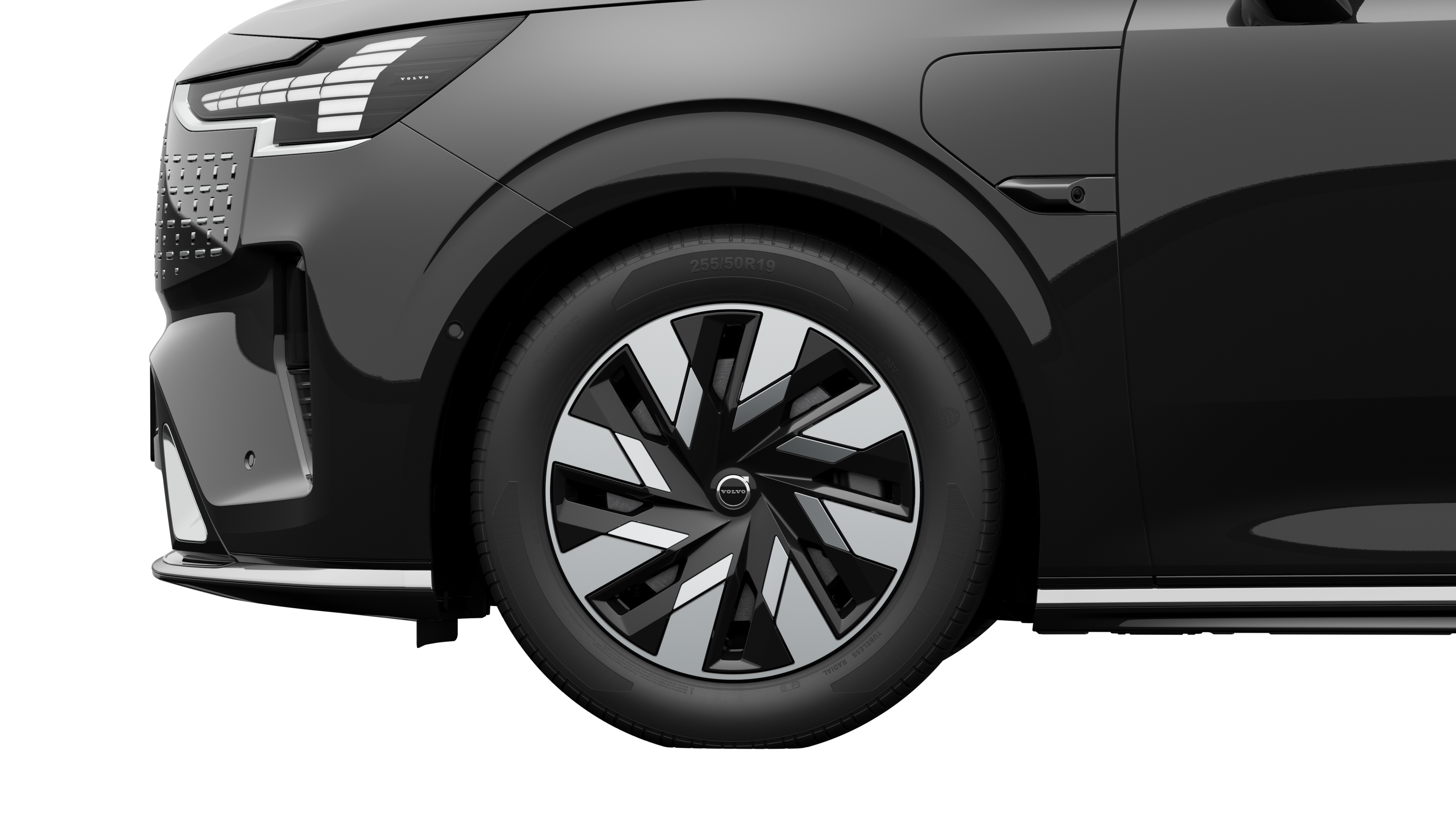 沃尔沃汽车外部侧视图聚焦于前轮和挡泥板，背景为朴素的工作室背景。