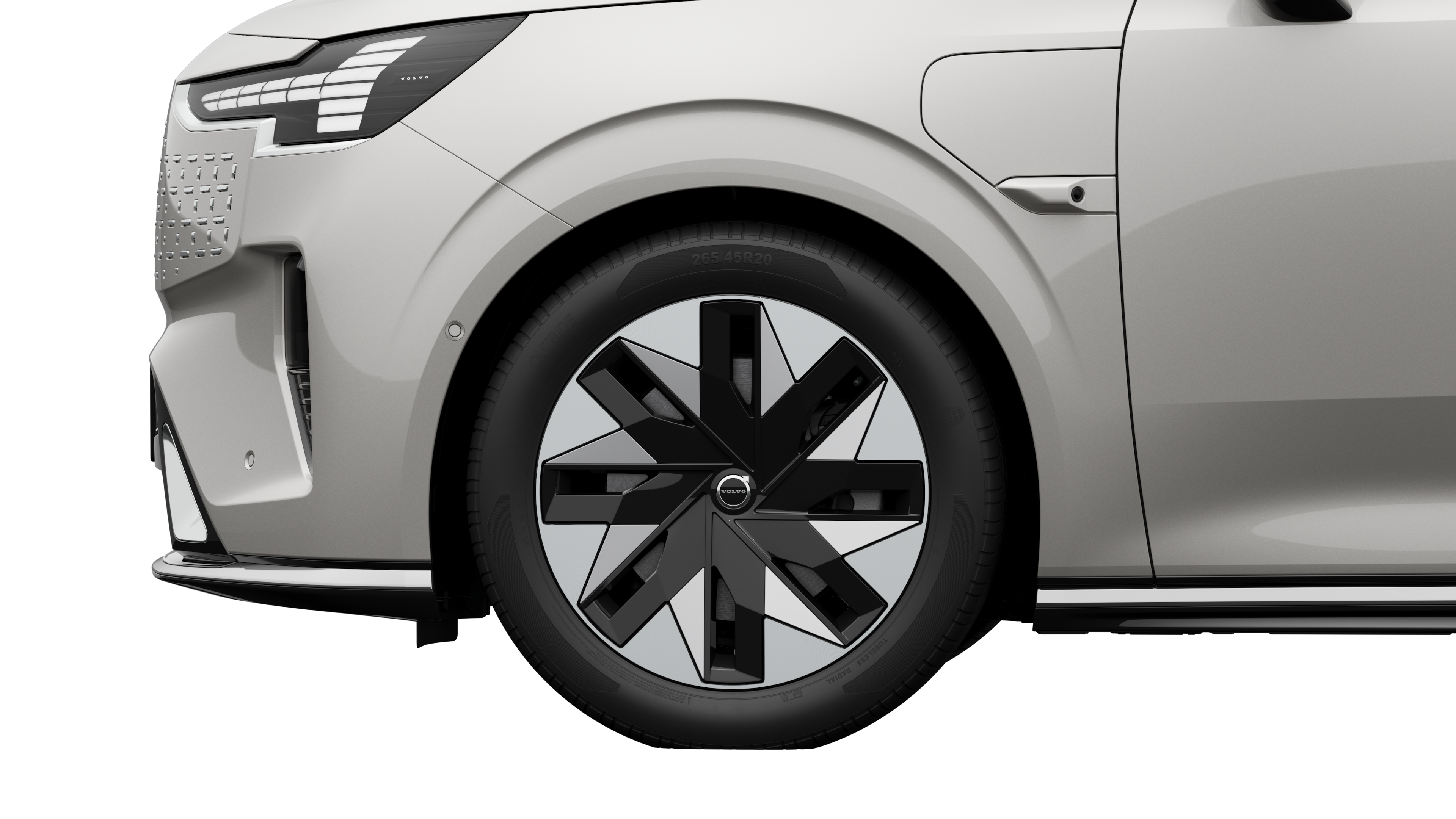 沃尔沃汽车外部侧视图聚焦于前轮和挡泥板，背景为朴素的工作室背景。