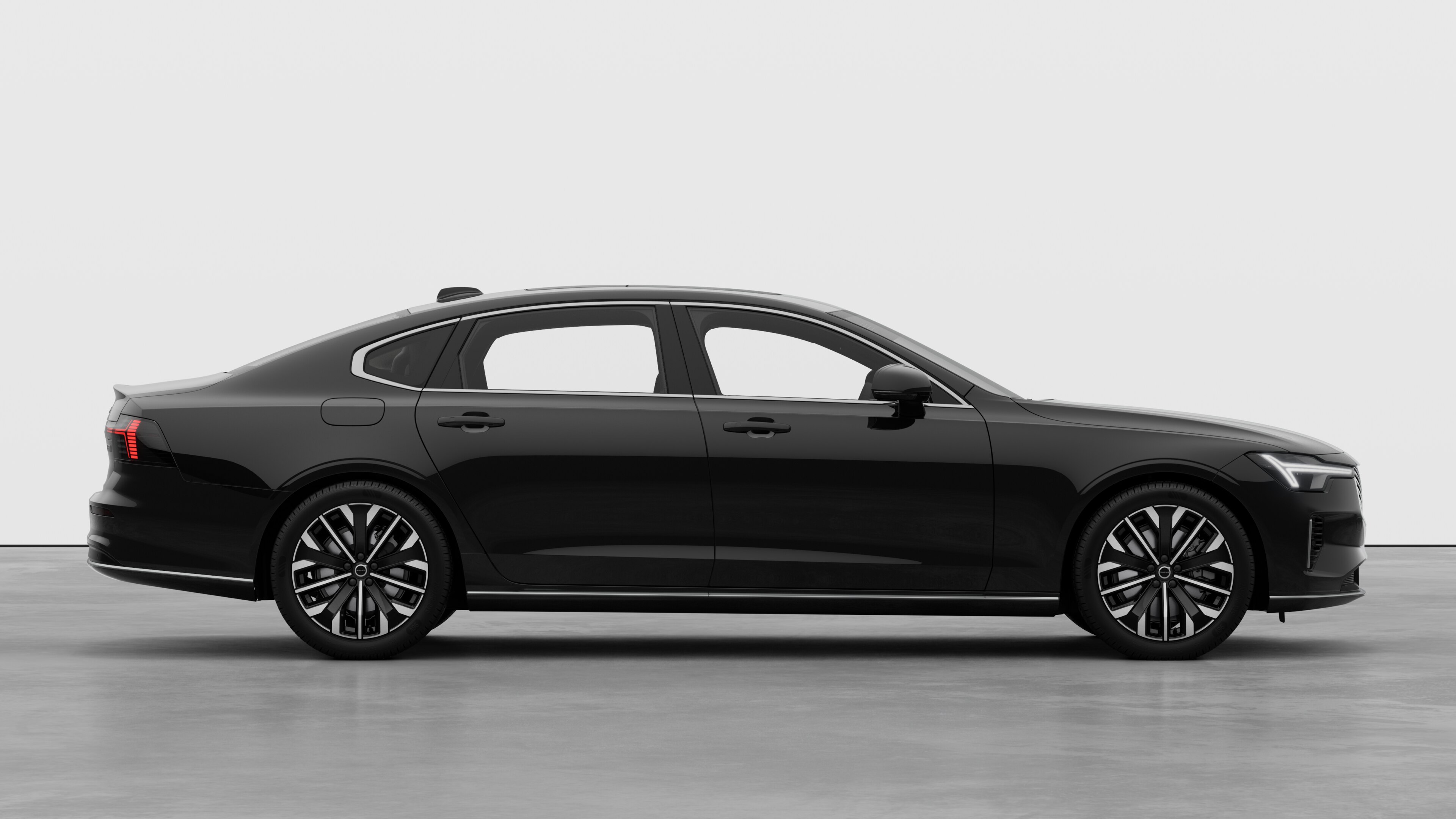 沃尔沃汽车侧视图在纯工作室背景上显示关闭的车门和可见的车轮设计。