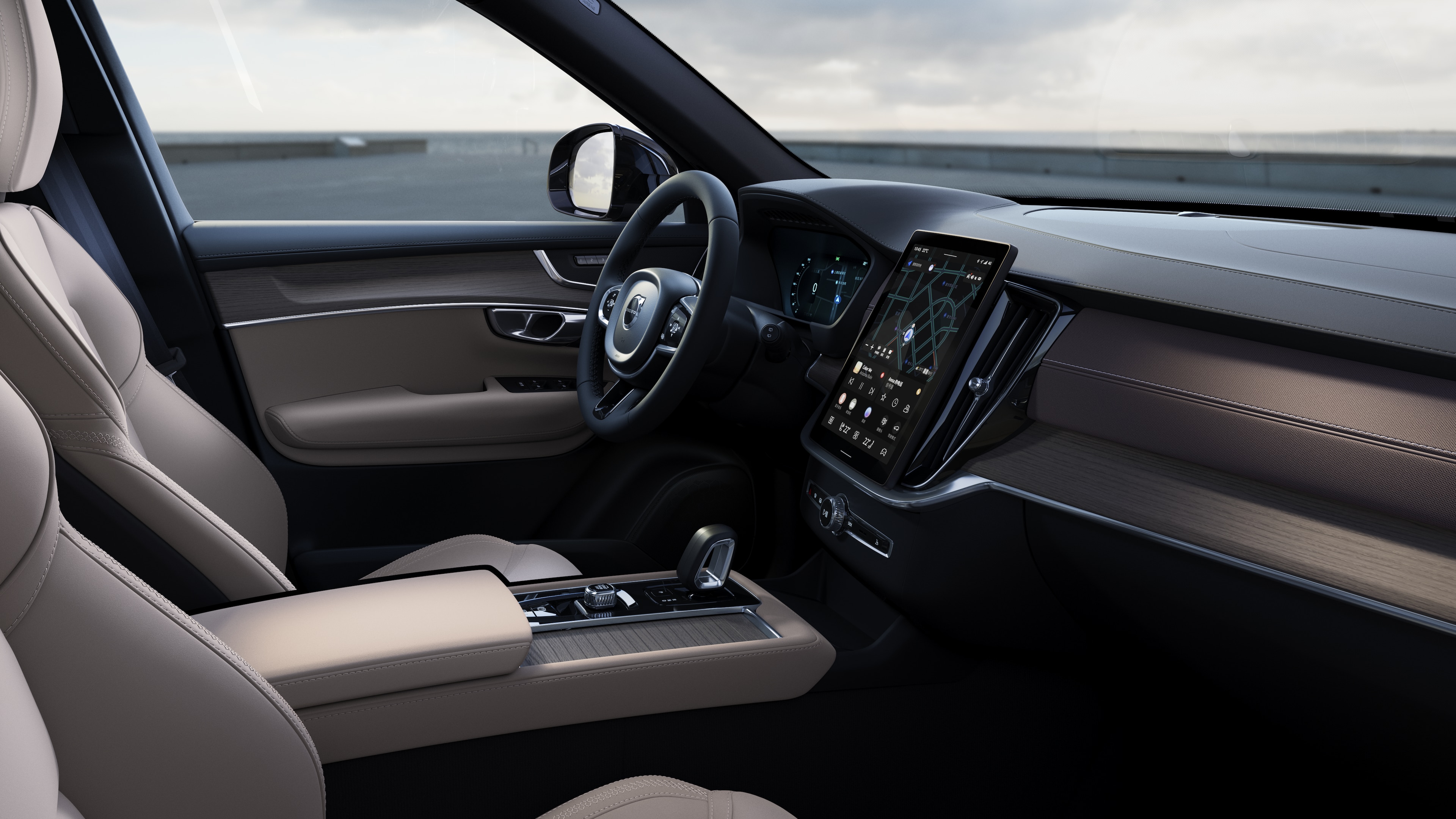 沃尔沃汽车内饰显示仪表板、方向盘和中控台，并在开阔的道路背景下显示数字显示屏。