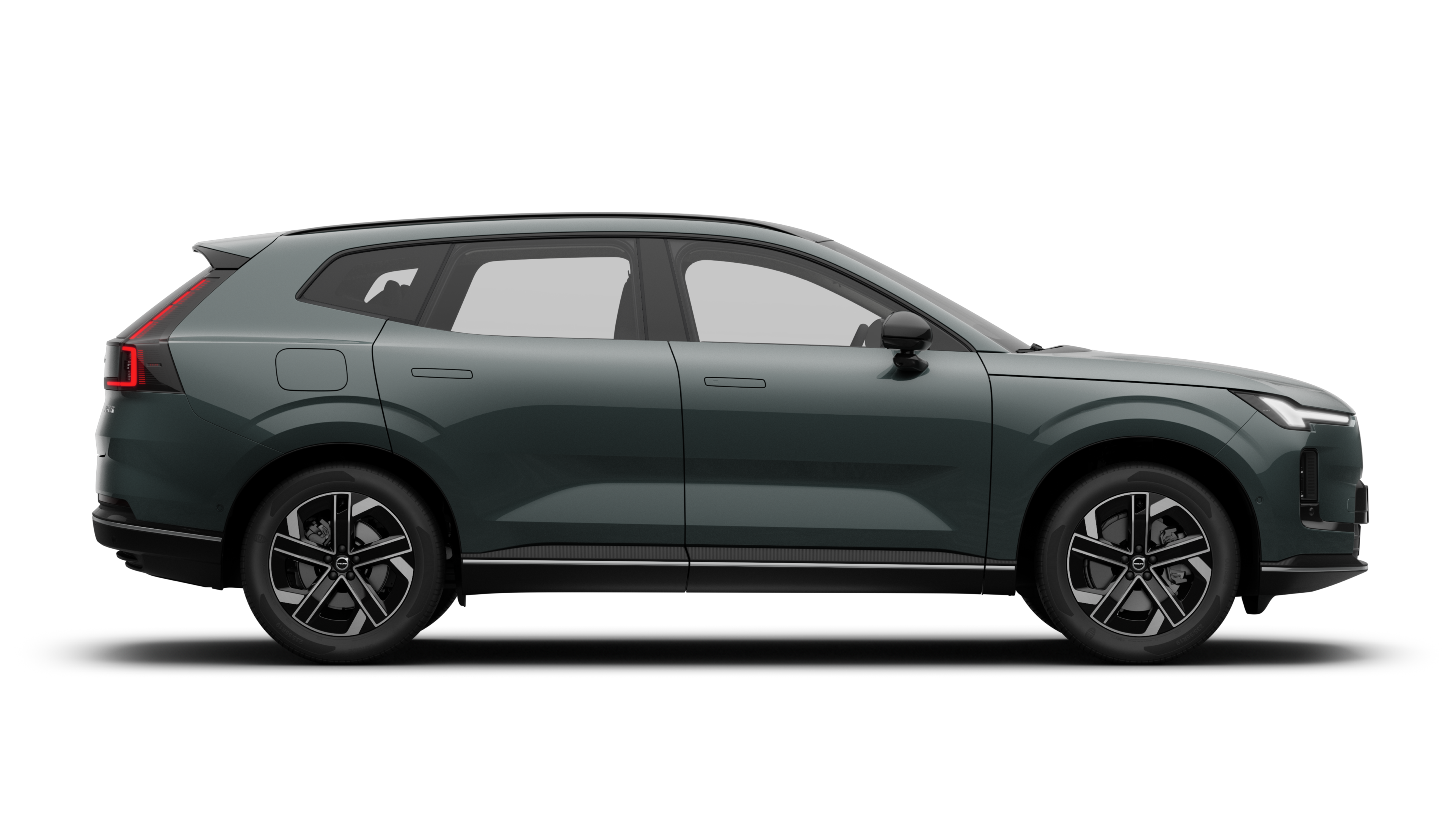 沃尔沃汽车侧视图在纯工作室背景上显示关闭的车门和可见的车轮设计。