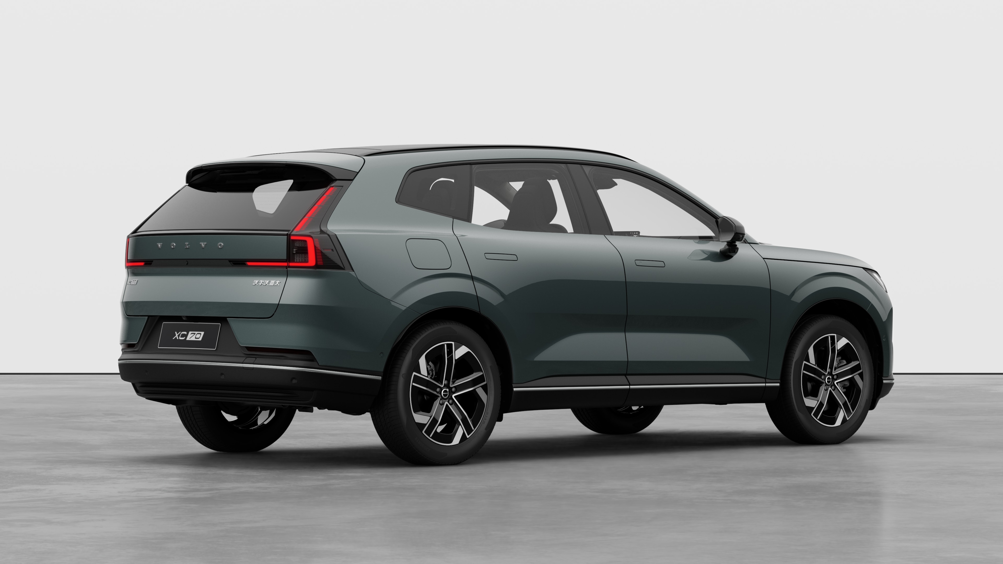 沃尔沃汽车后部四分之三视图，在普通工作室背景上。