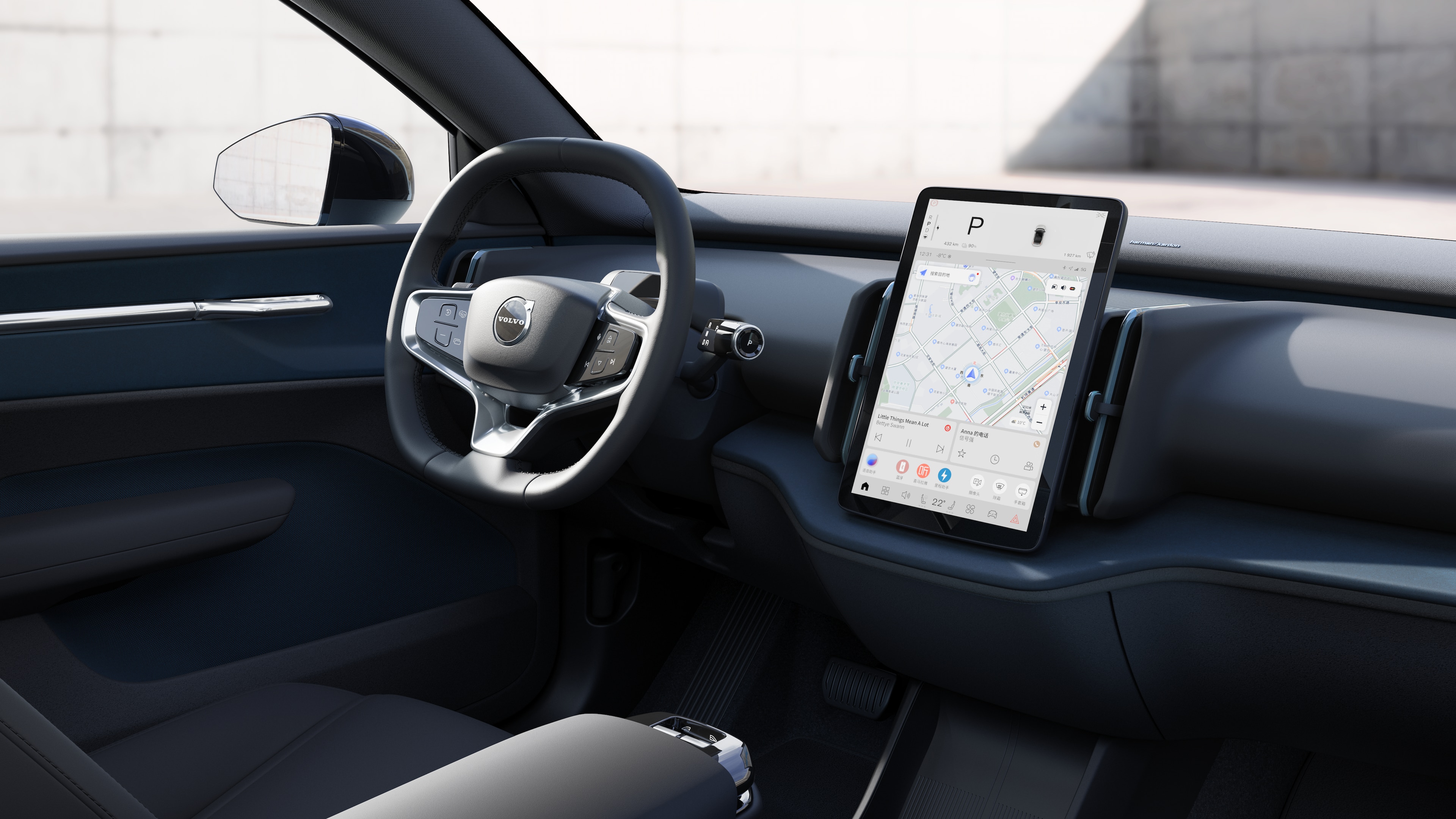 沃尔沃汽车内饰显示仪表板、方向盘和中控台，并在开阔的道路背景下显示数字显示屏。