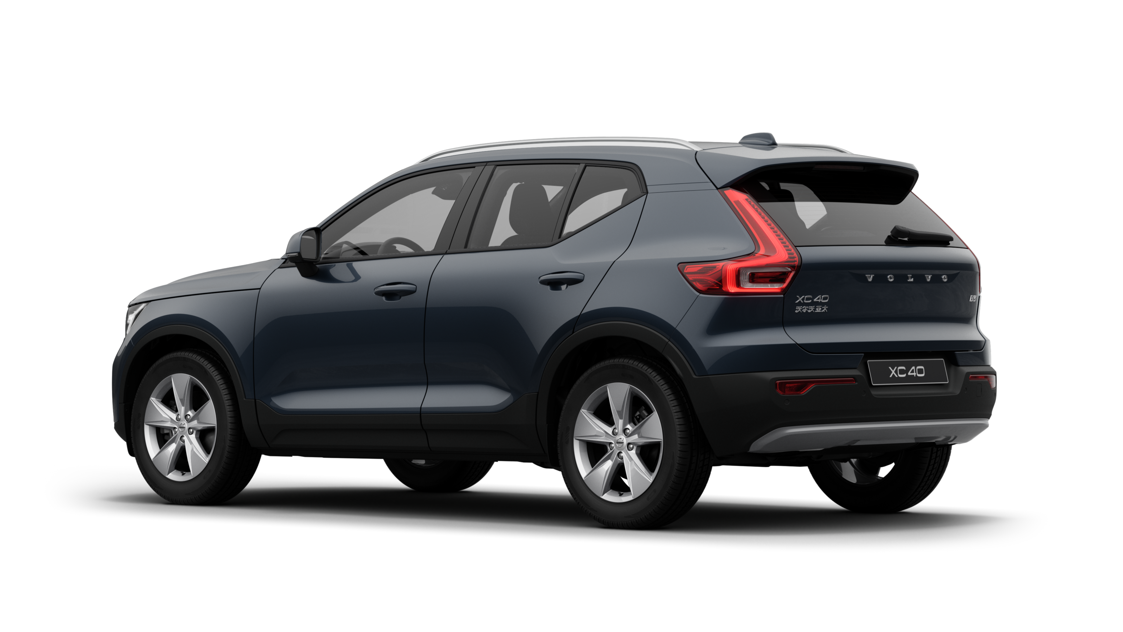 沃尔沃汽车后部四分之三视图，背景为朴素的工作室。