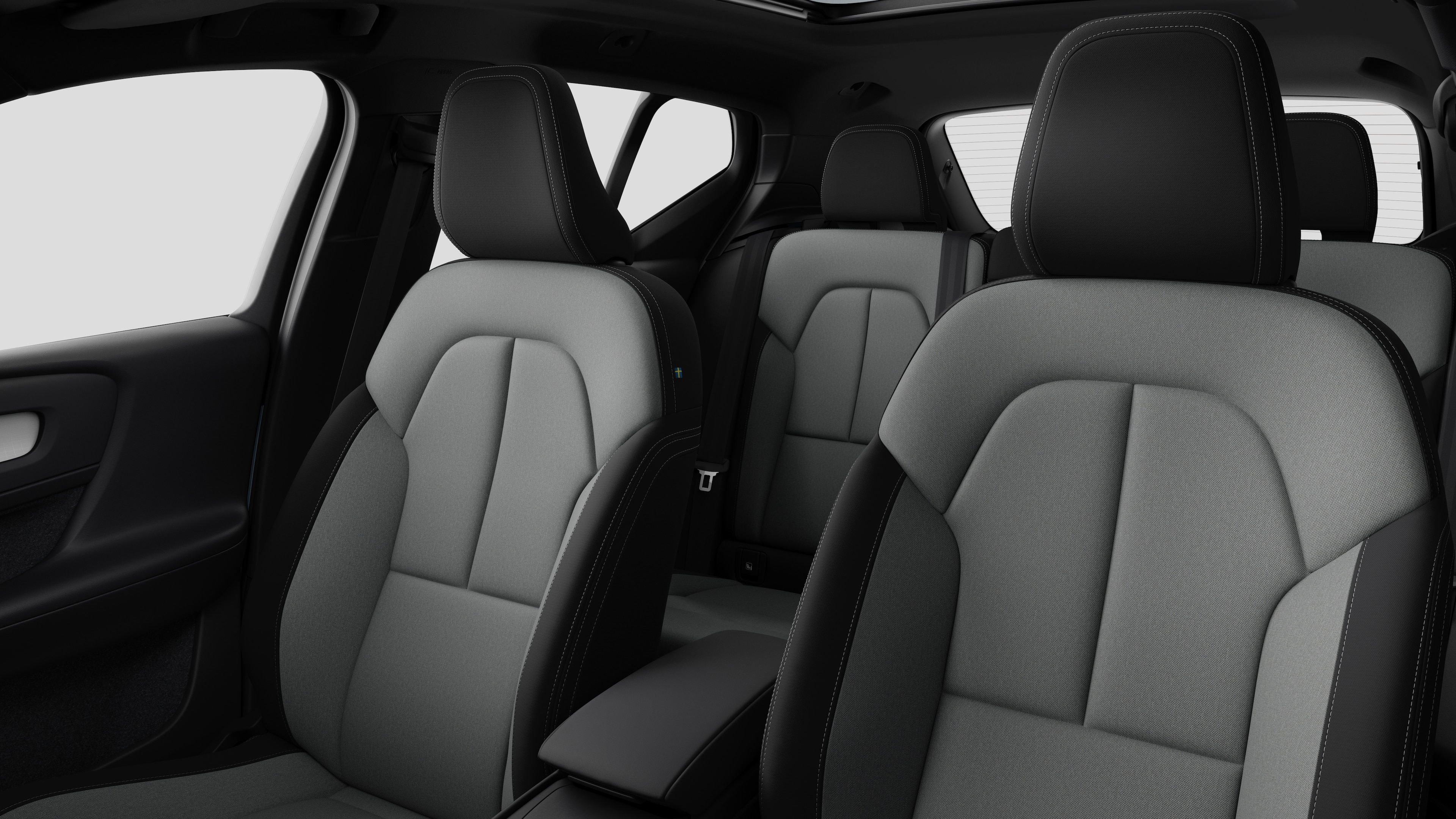 沃尔沃汽车内饰在纯工作室背景中显示后排乘客座椅和中控台。